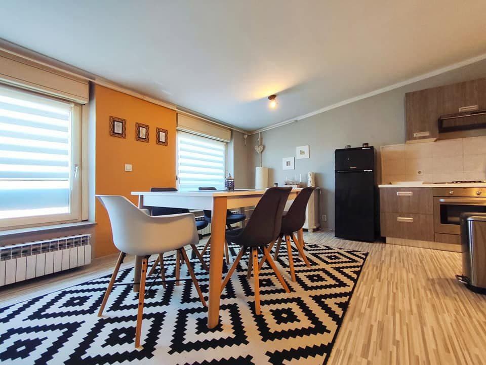 Blick auf den Ess- und Kochbereich