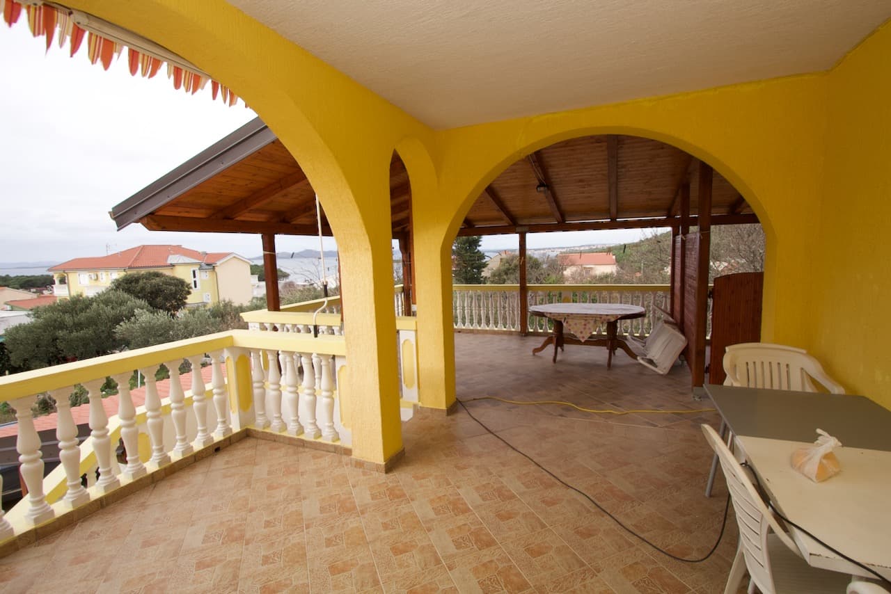 Gemeinsame Terrasse der Wohnung