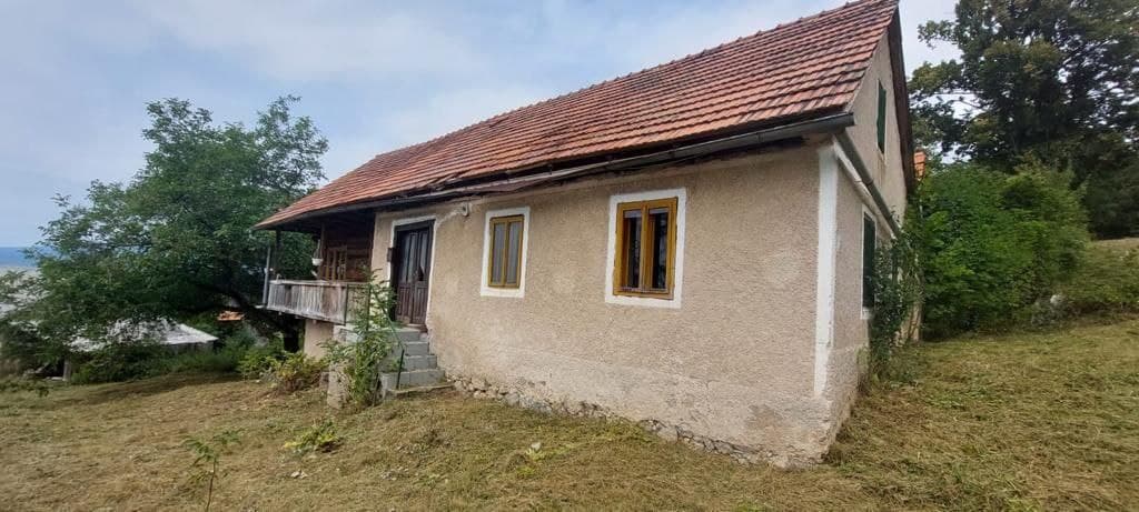 Blick auf das Haus und Anwesen