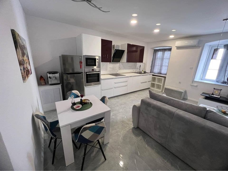 Blick auf den Wohn- und Essbereich